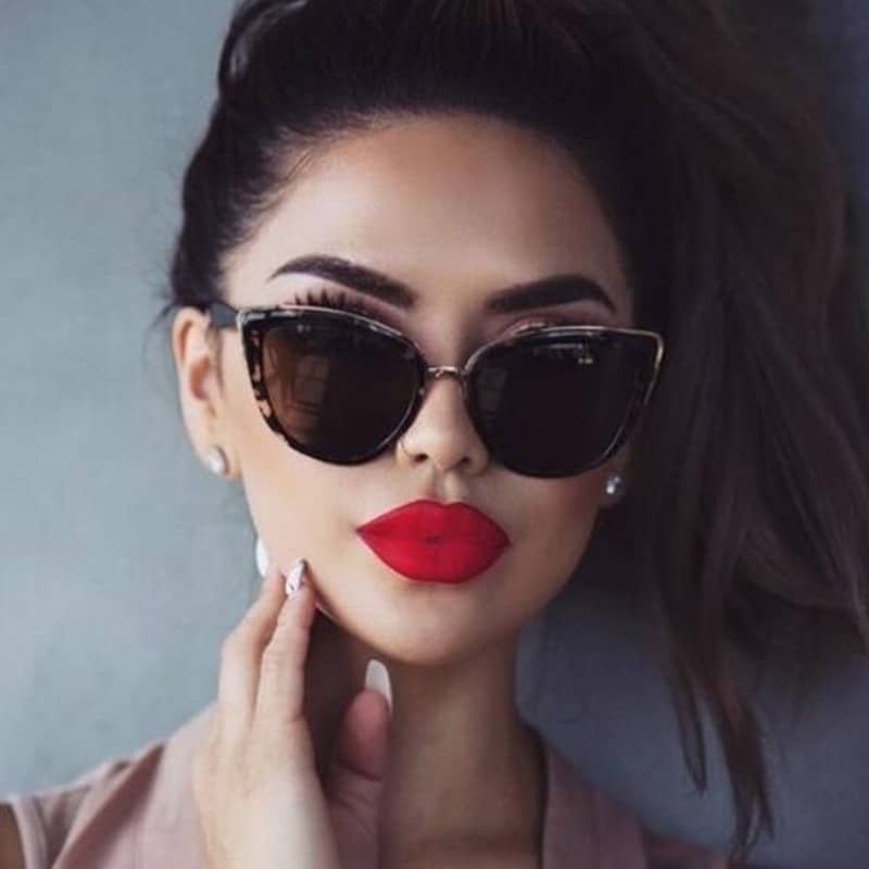custom plastic sunglasses manufacturer.jpg