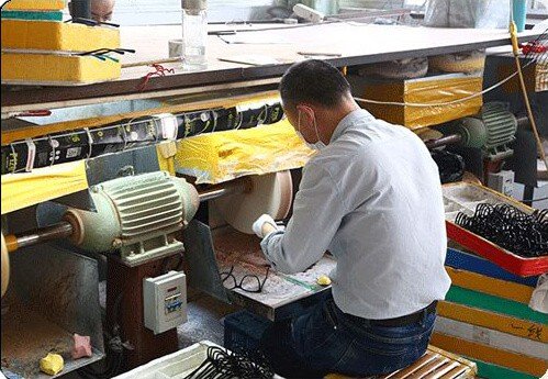 sunglasses manufacturing polishing.jpg